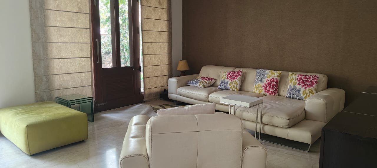 5BHK Kothi DLF Phase 1 , SemiFurnished is available for rent